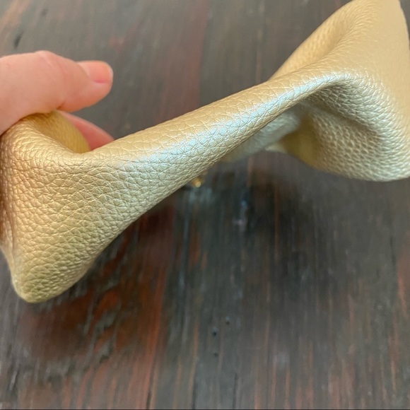 Victoria’s Secret Kiss Lock Gold Pouch Case 5.5” x 6” x 2” - Picture 5 of 10